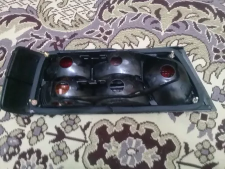 چراغ خطر عقب سمت راست جمع ساز کد 165 مناسب برای پژو آردی