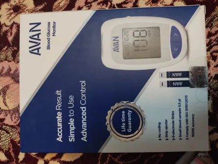 دستگاه تست قند خون آوان مدل AGM01 به همراه 10 عدد نوار تست قند خون