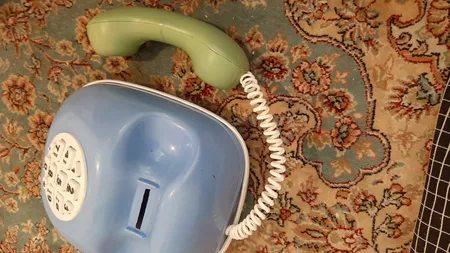 قلک طرح اسباب بازی تلفن و ماشین