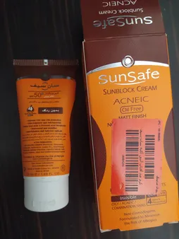 کرم ضدآفتاب و آنتی‌آکنه رنگی سان‌سیف مدل SPF50، مناسب پوست‌های چرب، حجم 50 میلی‌لیتر