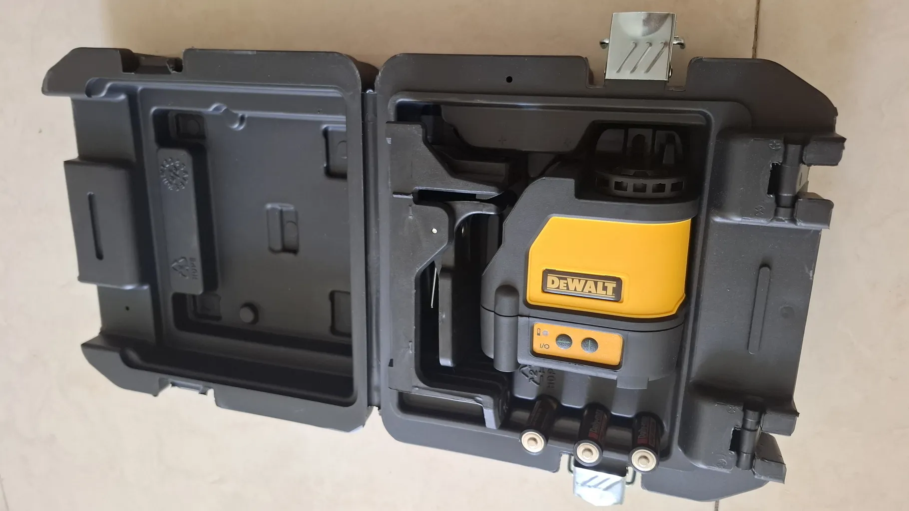 تراز لیزری دیوالت مدل 088K