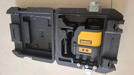 تراز لیزری دیوالت مدل 088K