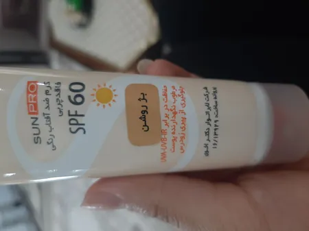 کرم ضدآفتاب رنگی فاقد چربی سی گل 50 میلی‌لیتر