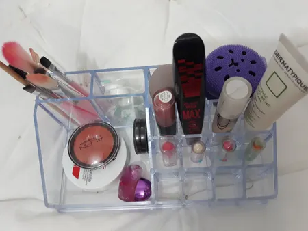 استند لوازم آرایشی مدل Ro01