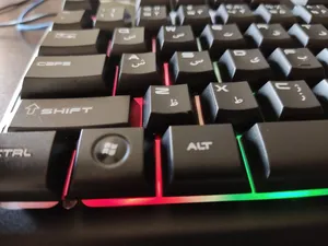 تجریه خرید کیبورد گیمینگ تسکو مدل TK 8021L با حروف فارسی، سوییچ ممبران، Full-Size، نورپردازی RGB LED