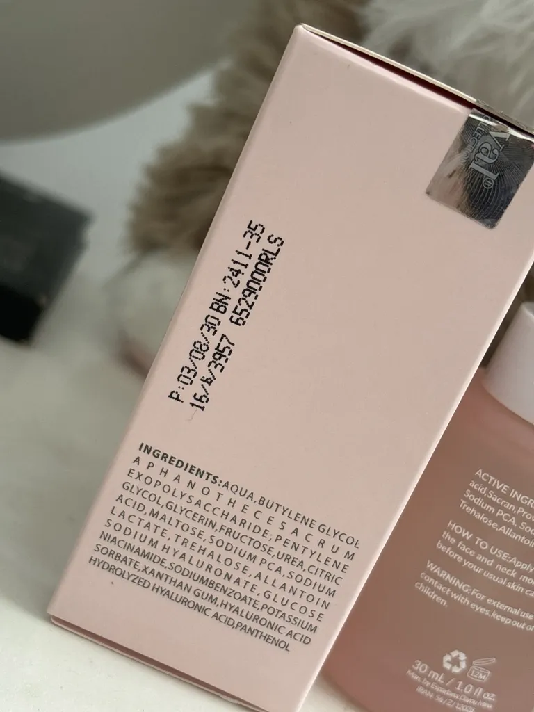 سرم روشن کننده کلکسیون رویوال مدل Hyalusense مناسب برای انواع پوست حجم 30 میلی لیتر