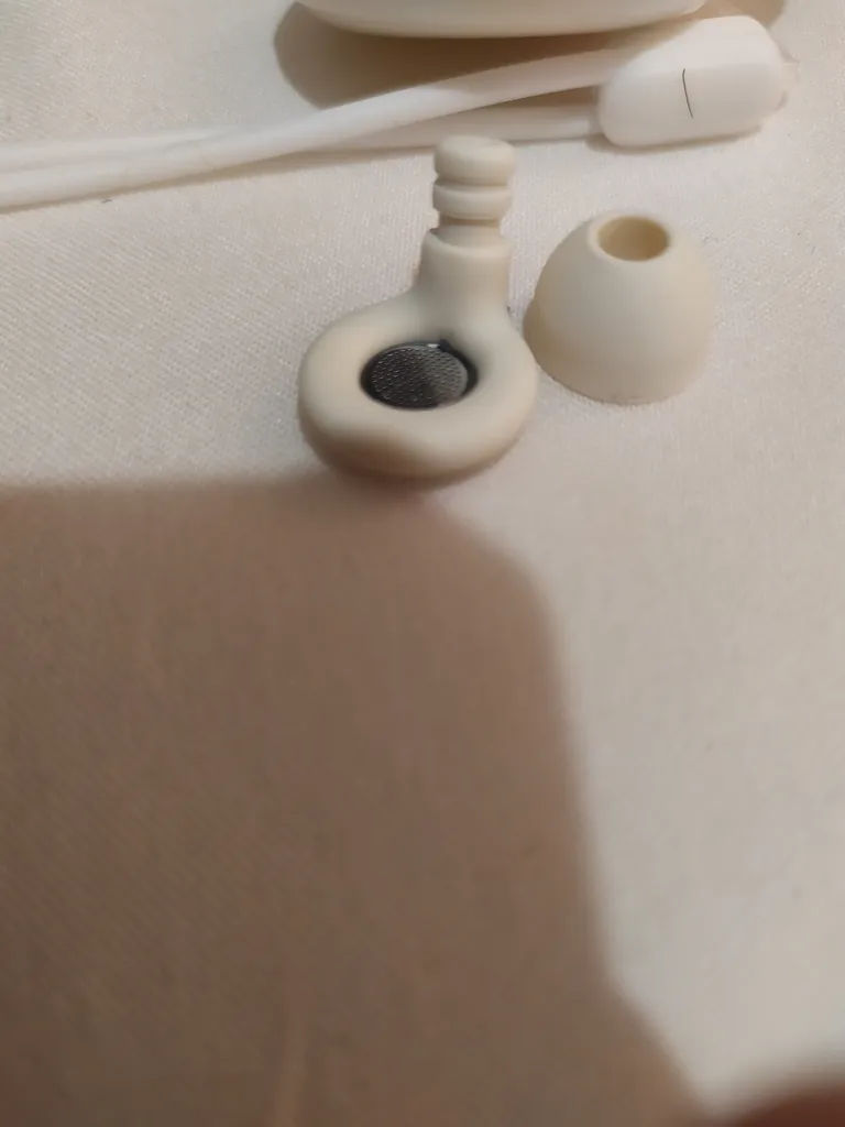 محافظ گوش ایکس او مدل ER01