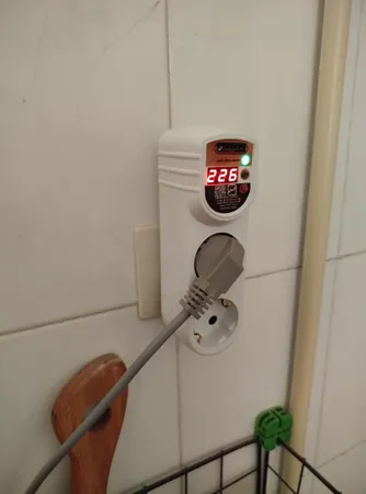 محافظ ولتاژ نمودار کنترل مدل سورنا دیجیتال  مخصوص یخچال و فریزر کد +M125