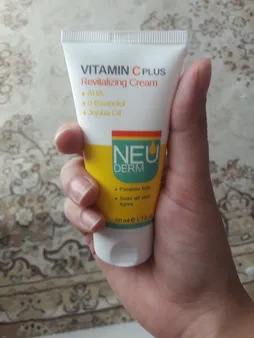 کرم روشن کننده نئودرم مدل Vitamin C Plus حجم 50 میلی لیتر