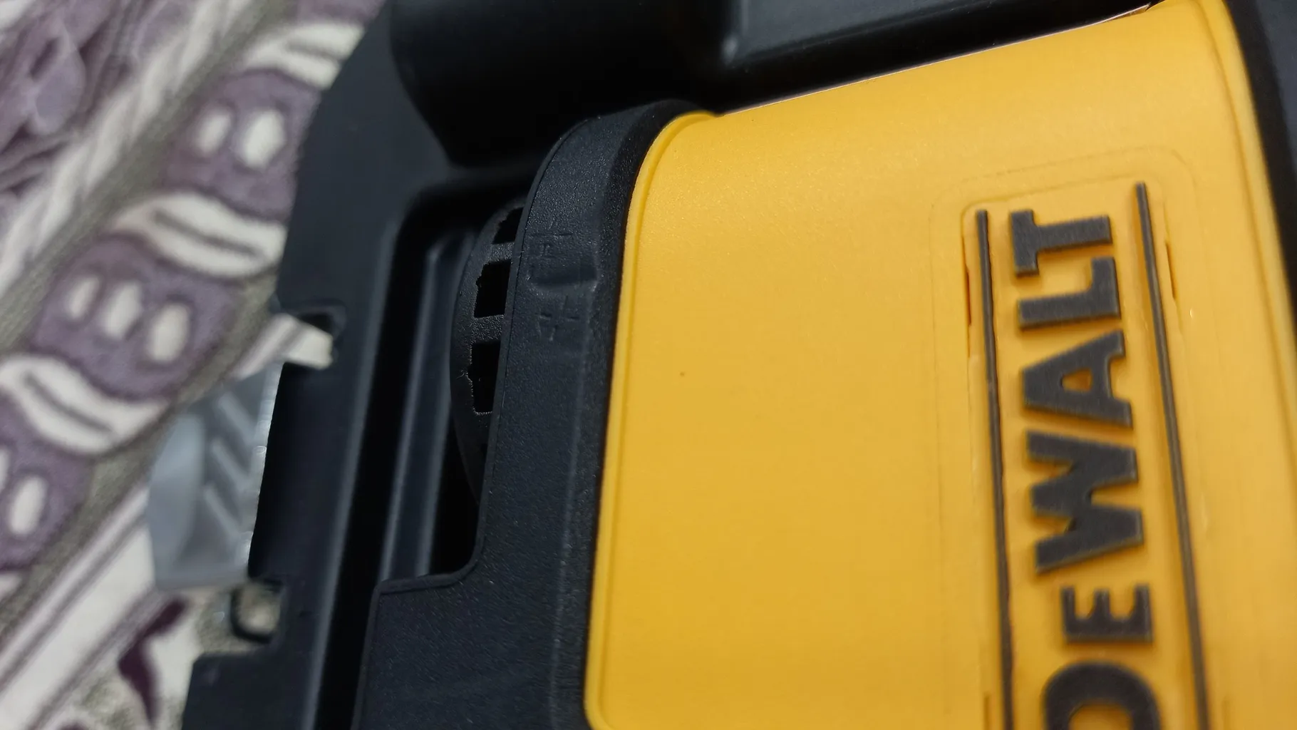 تراز لیزری  مدل DW088CG