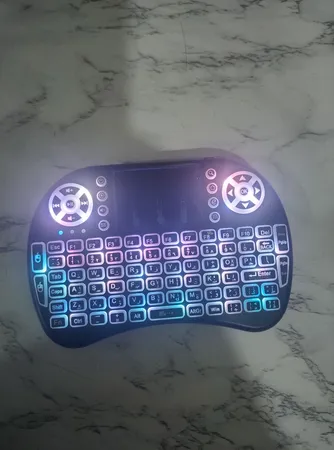 مینی کیبورد بی‌سیم همراه با تاچ‌پد مدل 08RF/2.2 Persian