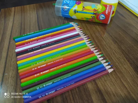 مداد رنگی 24 رنگ آریا مدل 3052 مناسب برای پسران