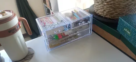 استند لوازم آرایشی نیلوشاپ مدل چهار کشو کد 4Drawers