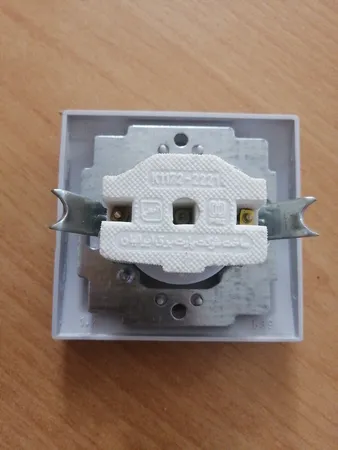 پریز برق پارت الکتریک مدل آذین