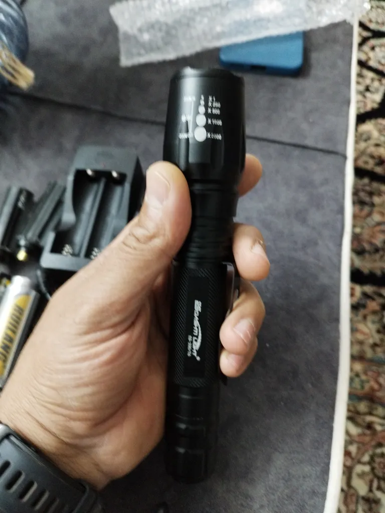 چراغ قوه آر ال مدل RL-330/T6