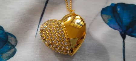 فلش مموری طرح قلب مدل UJ-004 ظرفیت 64 گیگابایت