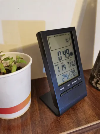 دماسنج و رطوبت سنج آلارم دار مدل هواشناسی