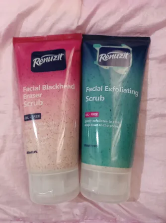 اسکراب لایه بردار پوست رینوزیت مدل blackhead حجم 200 میلی لیتر به همراه اسکراب لایه بردار پوست رینوزیت مدل exfoliating حجم 200 میلی لیتر