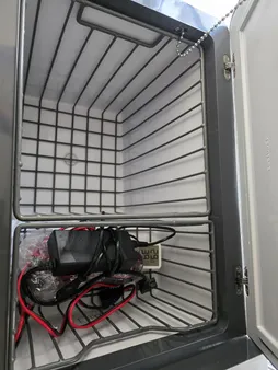 یخچال فریزر خودرو ایستکول مدل 4040