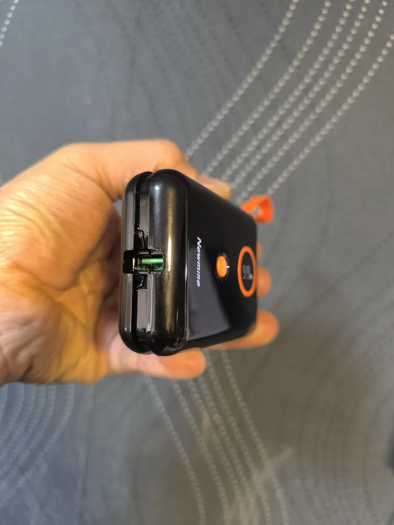 پاوربانک 22.5 وات نیوماین مدل AL07 ظرفیت 10000 میلی آمپر ساعت