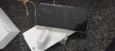 گوشی موبایل وکال مدل V2 Lite دو سیم کارت ظرفیت 128 گیگابایت و رم 4 گیگابایت