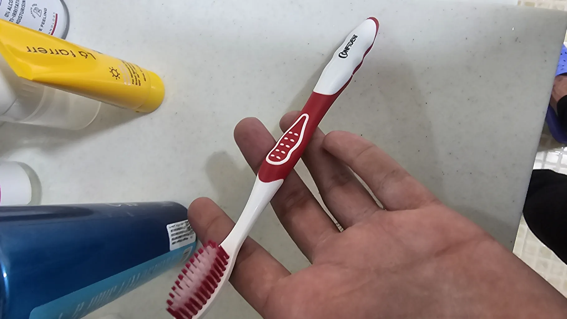 مسواک کانفیدنت مدل Pearl Travel Pack با برس نرم