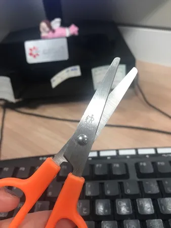 قیچی مدل Shif