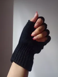 تجریه خرید دستکش بافتنی مدل نیم انگشتی کد dachnb