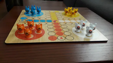 بازی منچ و مارپله کلاسیک تخته چوبی مدل Animals