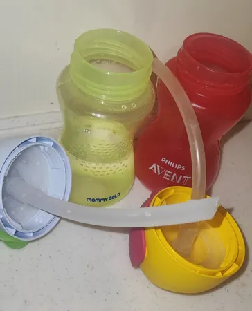 آبمیوه خوری مامی گلد مدل نی دار ضد نشت و بدون دسته حجم 260 میلی لیتر