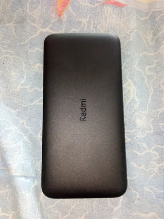 پاوربانک 10 وات شیائومی مدل Redmi ظرفیت 10000 میلی آمپر ساعت به همراه کابل تبدیل microUSB