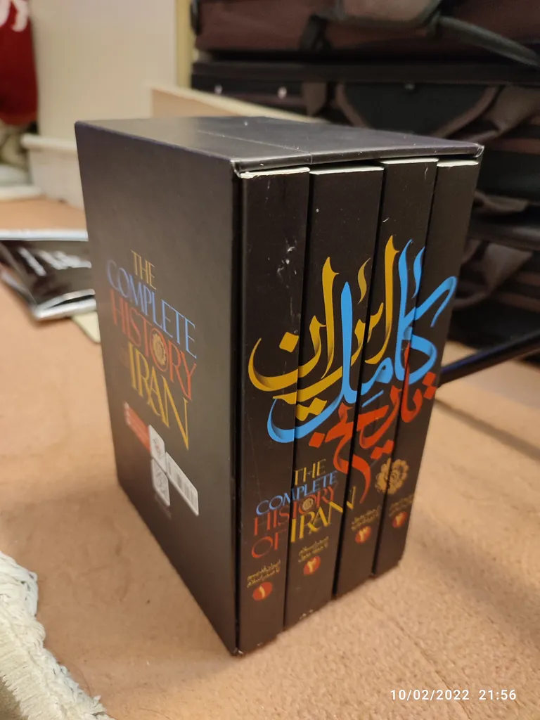 کتاب تاریخ کامل ایران اثر حسن پیرنیا و عباس اقبال آشتیانی
 انتشارات نگاه آشنا 4 جلدی