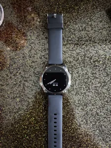 تجریه خرید ساعت هوشمند تی سی اچ مدل TCH HD1 3D Hero1 دارای قابلیت های کنترل موسیقی (Music Player)، قابلیت مکالمه از طریق بلوتوث، پشتیبانی از زبان فارسی در منو و سیستم‌عامل، قابلیت تغییر طرح ساعت یا تم بند چرم مصنوعی