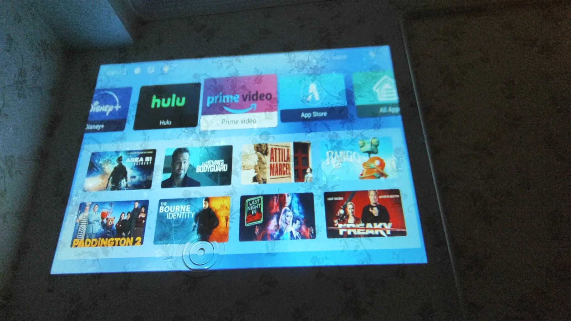 مینی ویدئو پروژکتور آیریور مدل P30MAX به همراه دسته بازی