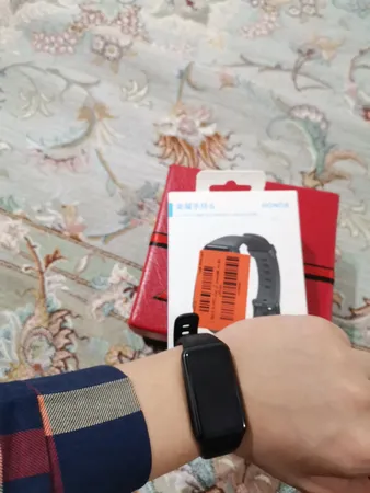 مچ بند هوشمند آنر مدل Band 6 NFC