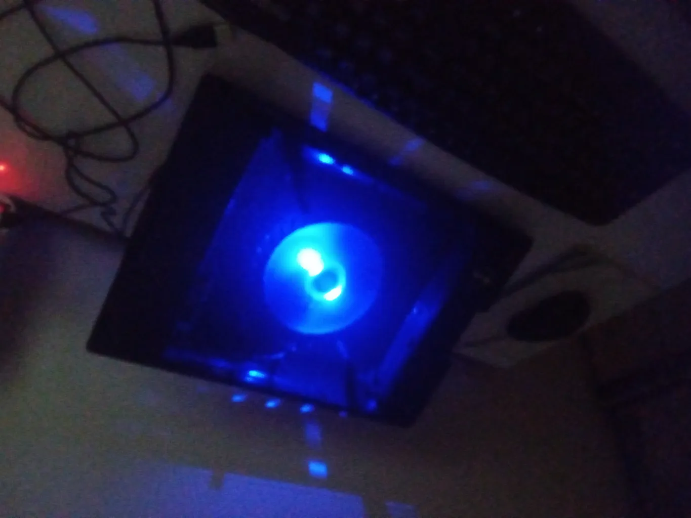 پایه خنک کننده  لپ تاپ یوکام مدل تنظیم ارتفاع 638B