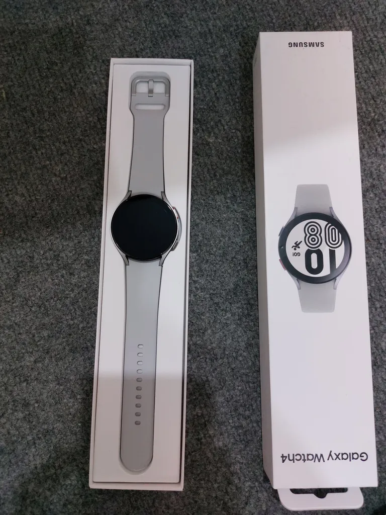 ساعت هوشمند 44 میلی‌متری سامسونگ مدل Galaxy Watch4 با بند سیلیکونی