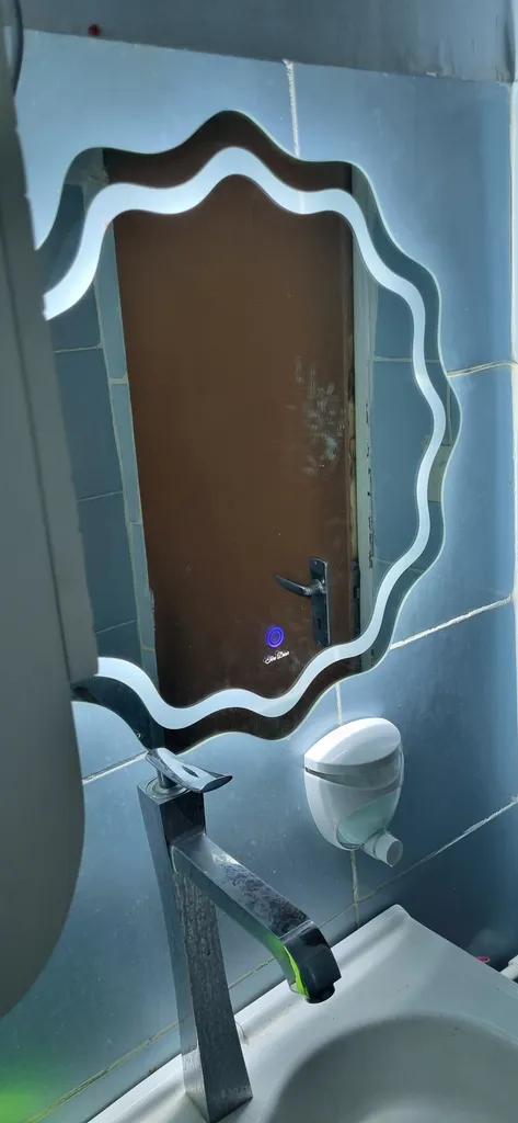 آینه سرویس بهداشتی تارا دکور مدل لمسی کد tc139