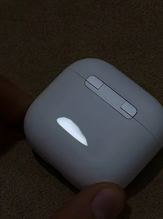 هدفون بلوتوثی اپل مدل AirPods 4 (نسخه دارای نویز کنسلینگ)