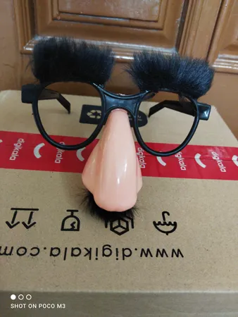 ابزار نمایشی دنیای سرگرمی های کمیاب طرح عینک سیبیل دار مدل DSK2809