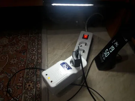 محافظ ولتاژ پارت الکتریک مدل 01