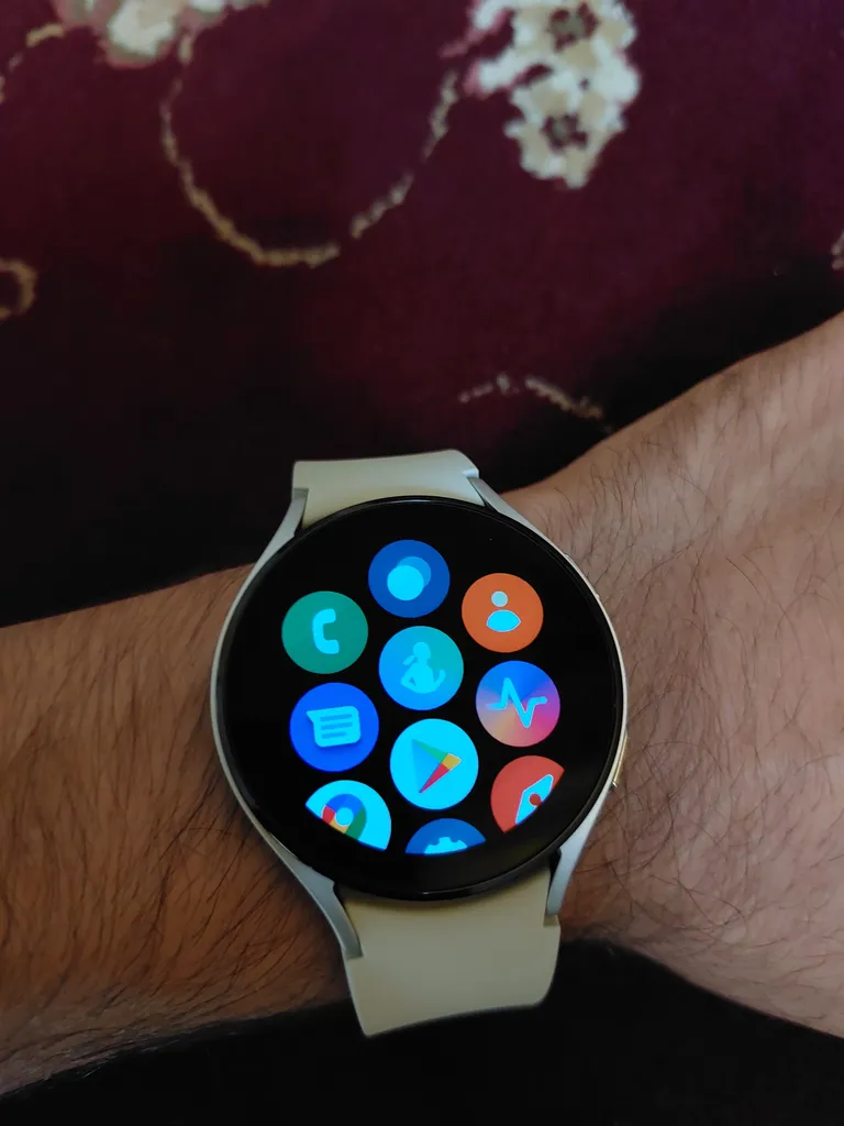 ساعت هوشمند 44 میلی‌متری سامسونگ مدل Galaxy Watch4 با بند سیلیکونی