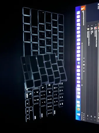 محافظ كيبورد با حروف فارسی مناسب برای مک بوک (a2485) Pro16.2