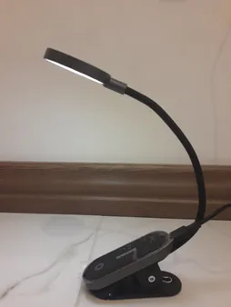 چراغ مطالعه باسئوس مدل DGRAD