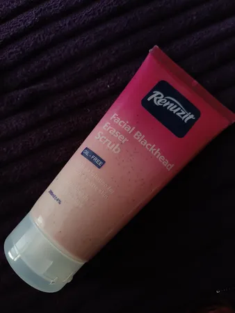 اسکراب پوست رینوزیت مدل Oil and Free حجم 200 میلی لیتر