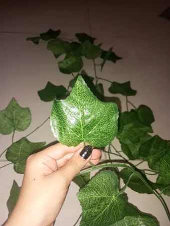 گل مصنوعی مدل ریسه برگ طرح انگور کد PAL-3030