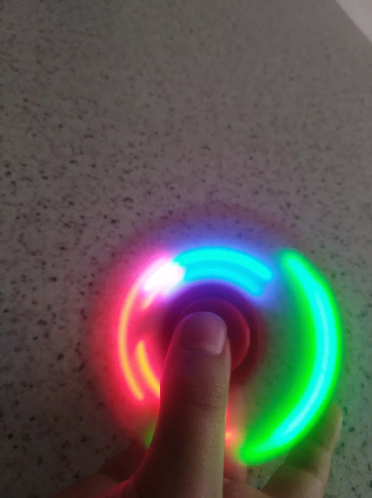 اسپینر دستی مدل Illuminated Shapes LED