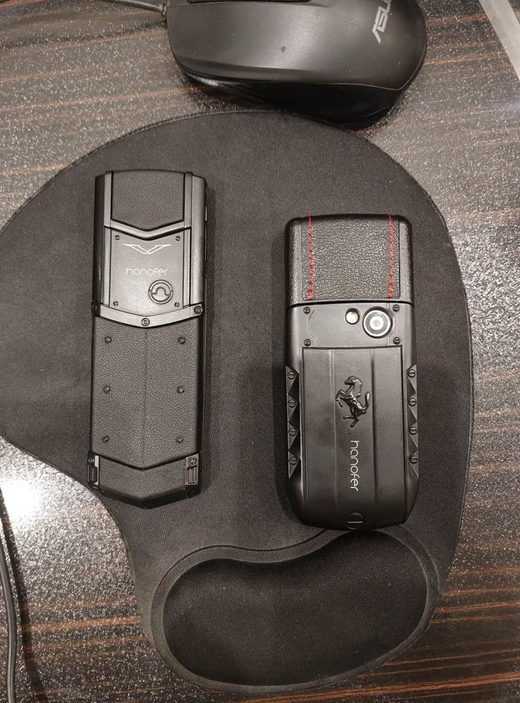 گوشی موبایل هانوفر مدل V5 Pro دو سیم کارت ظرفیت 32 مگابایت و رم 32 مگابایت