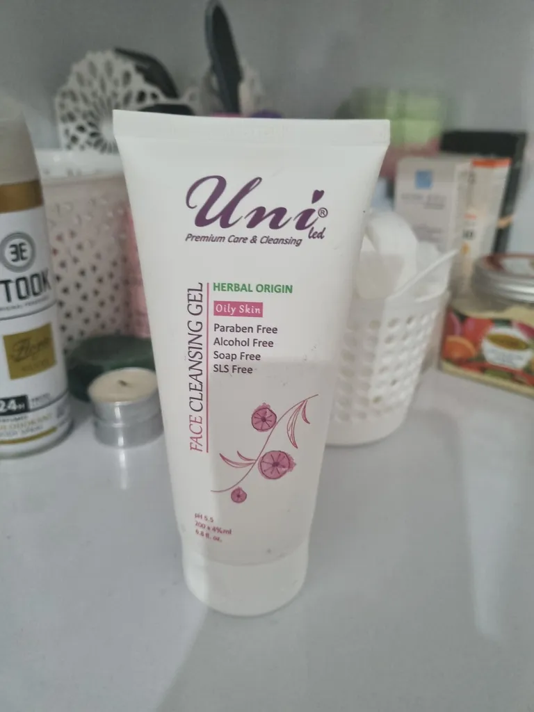 ژل شستشو صورت یونی لد سری Herbal Skin مدل Oily Skin حجم 200 میلی لیتر