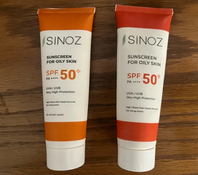کرم ضد آفتاب بدون رنگ سینوز SPF 50 مدل پلاس مناسب پوست های چرب حجم 50 میلی لیتر